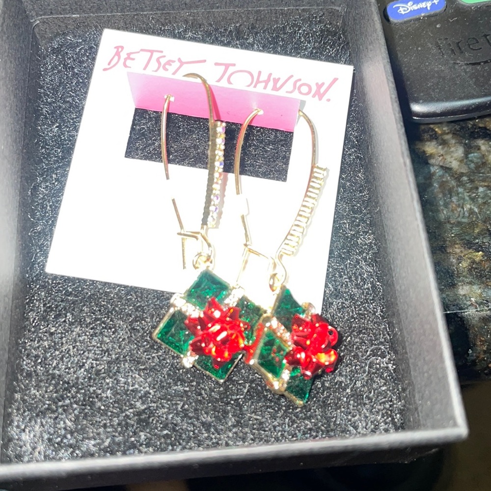 Betsey Johnson Ice Queen Christmas Present Drop Earrings🎄